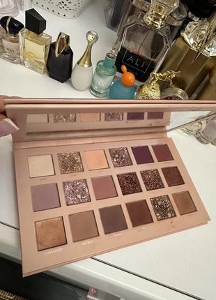 Палетка теней huda beauty the new nude palette2 фото