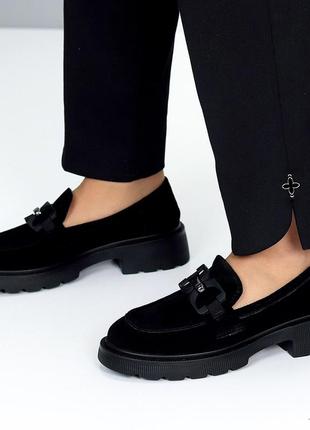 Универсальные женские, нарядные лоферы, туфли в натуральной замше, черного цвета, подойдут на лето в7 фото