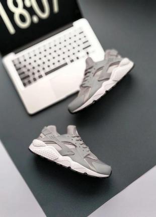 Кросівки nike huarache жіночі шкіряні кросівки найк кортез женские белые кожаные кроссовки nike air force 1 весна найк аир макс ление nike air max7 фото