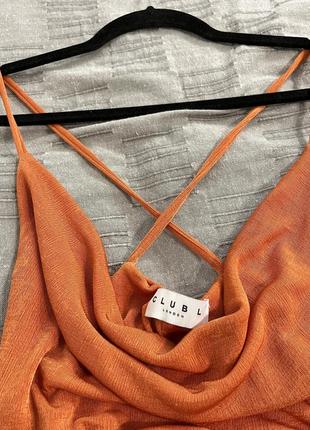 Оранжевое платье мини-миди со стяжками и открытой спинкой club l10 фото