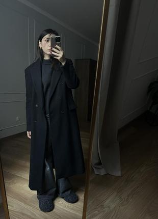 Черное шерстяное пальто от зара