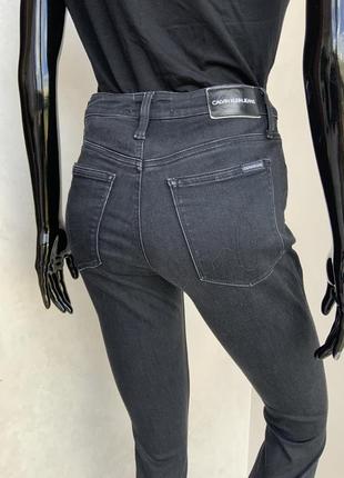 Calvin klein базовые джинсы стрейч с высокой талией и подтяжкой9 фото