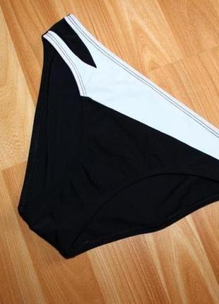 Стильные черно-белые плавки низ от купальника s