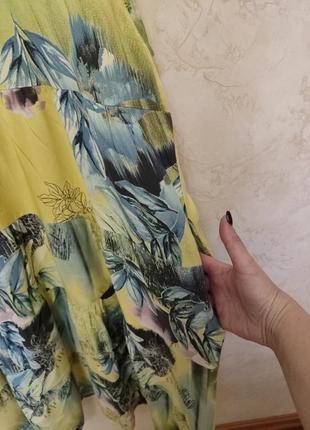 Красивое котоновое платье большого размера сшита ярусами с флористичным принтом4 фото