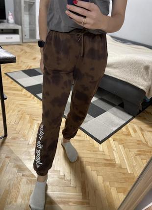 Спортивные штаны