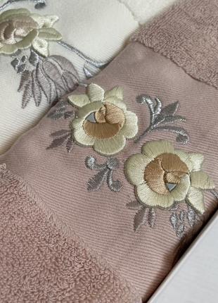 Набір рушників в подарунковій коробці5 фото