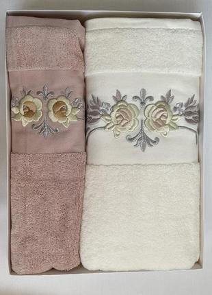 Набір рушників в подарунковій коробці6 фото