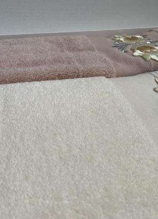 Набір рушників в подарунковій коробці4 фото