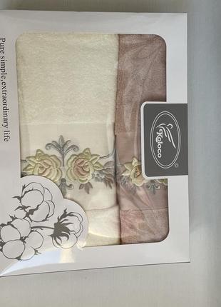 Набір рушників в подарунковій коробці2 фото