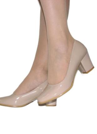 Туфли бежевые лаковые на среднем каблуке 37 38 40