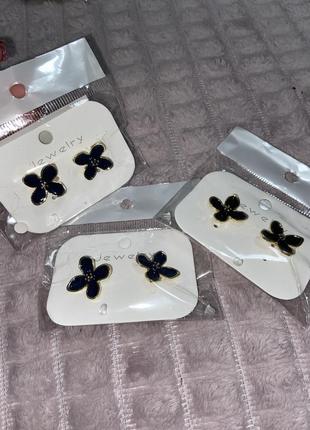 Серережки квітки чорні гвоздики