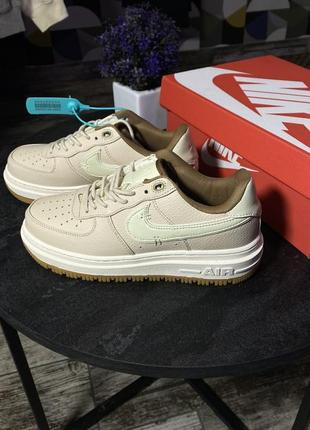 Женские кроссовки nike air force 1 lux2 фото