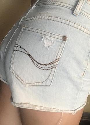 Светлые джинсовые шорты denim co с бусинками3 фото