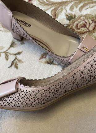 Изысканные женские туфли из натуральной кожи на каблуке в пудровом цвете от welfare3 фото