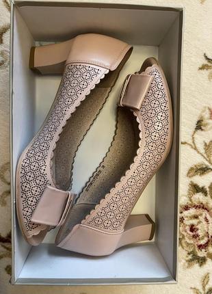Изысканные женские туфли из натуральной кожи на каблуке в пудровом цвете от welfare6 фото