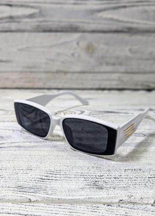 Солнцезащитные очки женские, черные, глянцевые в белой пластиковой оправе (без бренда)1 фото