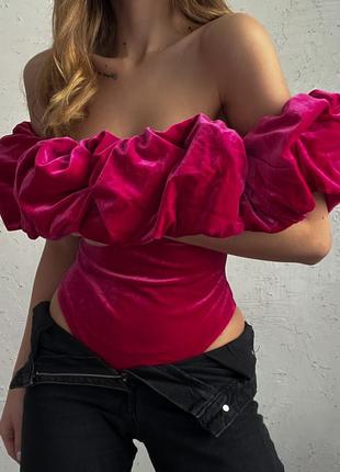 Шикарное велюровое боди с объемным валаном