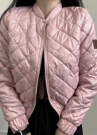 Курточка з плащівки на силіконі стьобана у ромб на блискавці бомбер куртка біла рожева бежева чорна трендова стильна спортивна3 фото