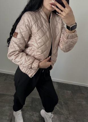 Курточка з плащівки на силіконі стьобана у ромб на блискавці бомбер куртка біла рожева бежева чорна трендова стильна спортивна4 фото