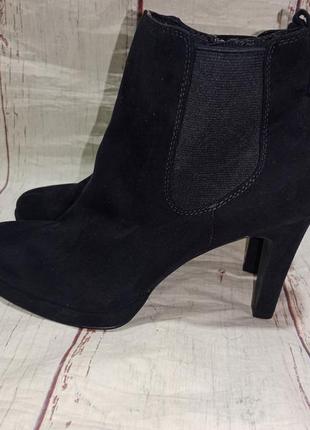 Замшевые ботильоны