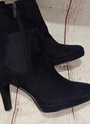 Замшевые ботильоны