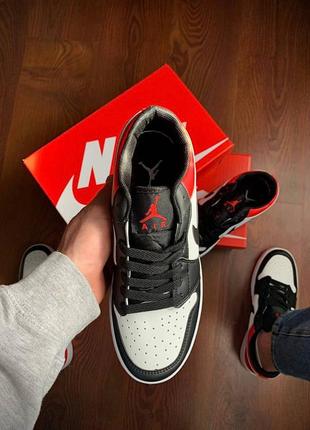 Кросівки чоловічі nike air jordan

1 low white & black & red