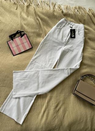 Стильные белые джинсы/брюки клон
