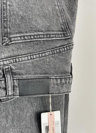 Серые джинсы мом mango zara