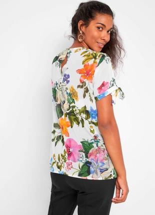 Літня блуза в квітковий принт з зав'язками на плечах