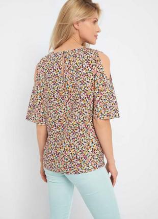 Літня блуза з відкритими плечима в квітковий принт2 фото