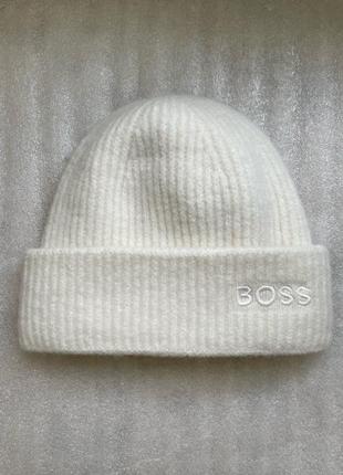 Белая шапка hugo boss оригинал1 фото
