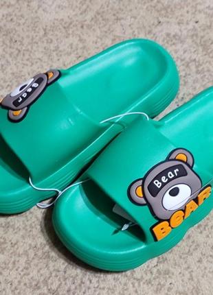 Шльопанці bear зелені