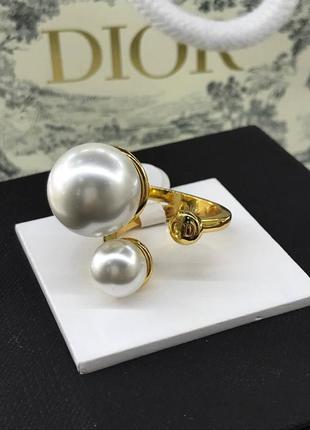 Брендовое кольцо в позолоте с жемчужинами