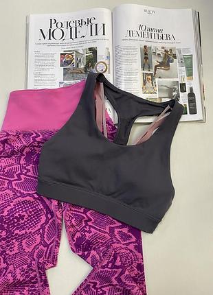 Спортивный топ с поролоновыми чашками женский