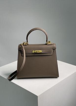 Шикарная женская сумка hermes kelly  из натуральной кожи в красивом цвете с ремешком