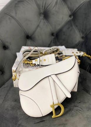 Сумка кожаная белая в стиле dior saddle