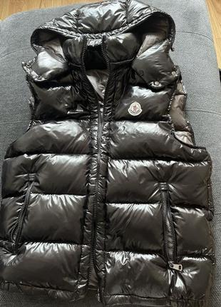 Пуховий жилет в стилі moncler2 фото