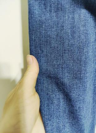Стильные джинсы с рваными коленями7 фото