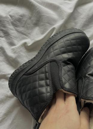 Нові чорні короткі стьобані черевики2 фото