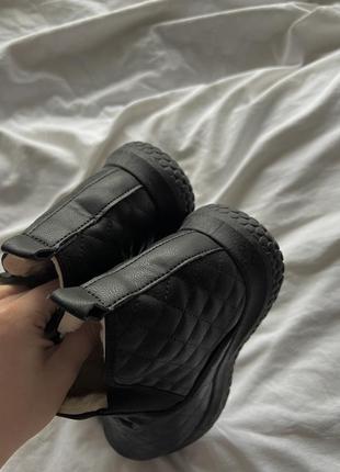 Нові чорні короткі стьобані черевики4 фото