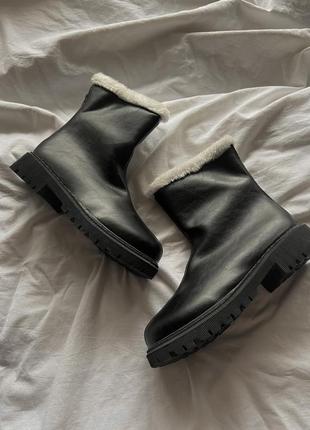 Нові чорні стильні черевики на масивній платформі7 фото