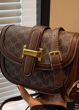 Сумка кросс-боди коричневая на магните