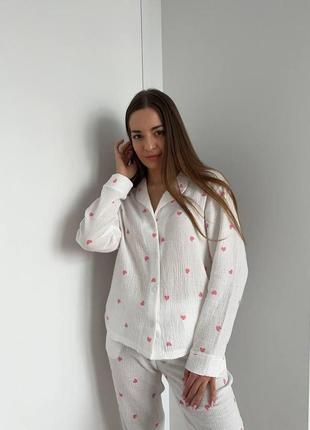 Муслиновая женская пижама двойка кофта и штаны цвет молочный принт сердечки красивая женская одежда для дома4 фото