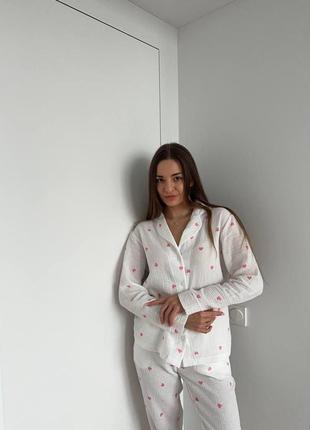 Муслиновая женская пижама двойка кофта и штаны цвет молочный принт сердечки красивая женская одежда для дома2 фото