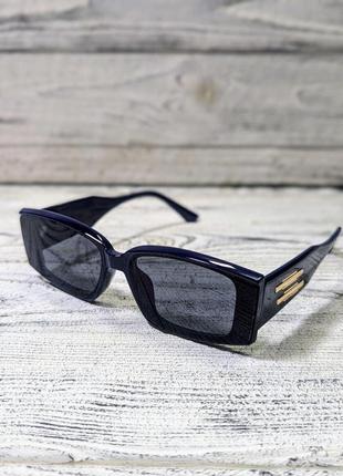 Солнцезащитные очки женские, черные, глянцевые в синей пластиковой оправе (без бренда)