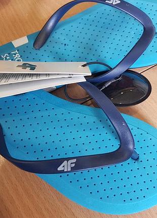 Шльопанці ,у єтнамки