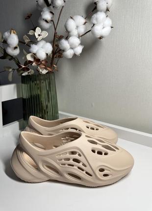 Пляжне взуття