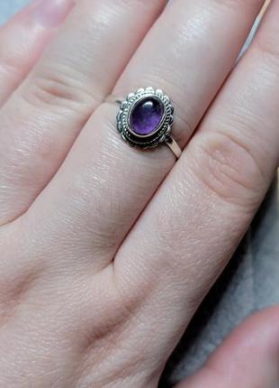 Серебряное кольцо с фиолетовым аметистом ромашка