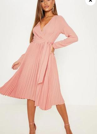 Новое шикарное платье плиссе prettylittlething
