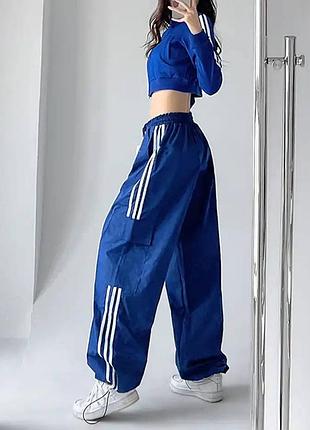 Трендовые женские спортивные штаны карго с лампасами